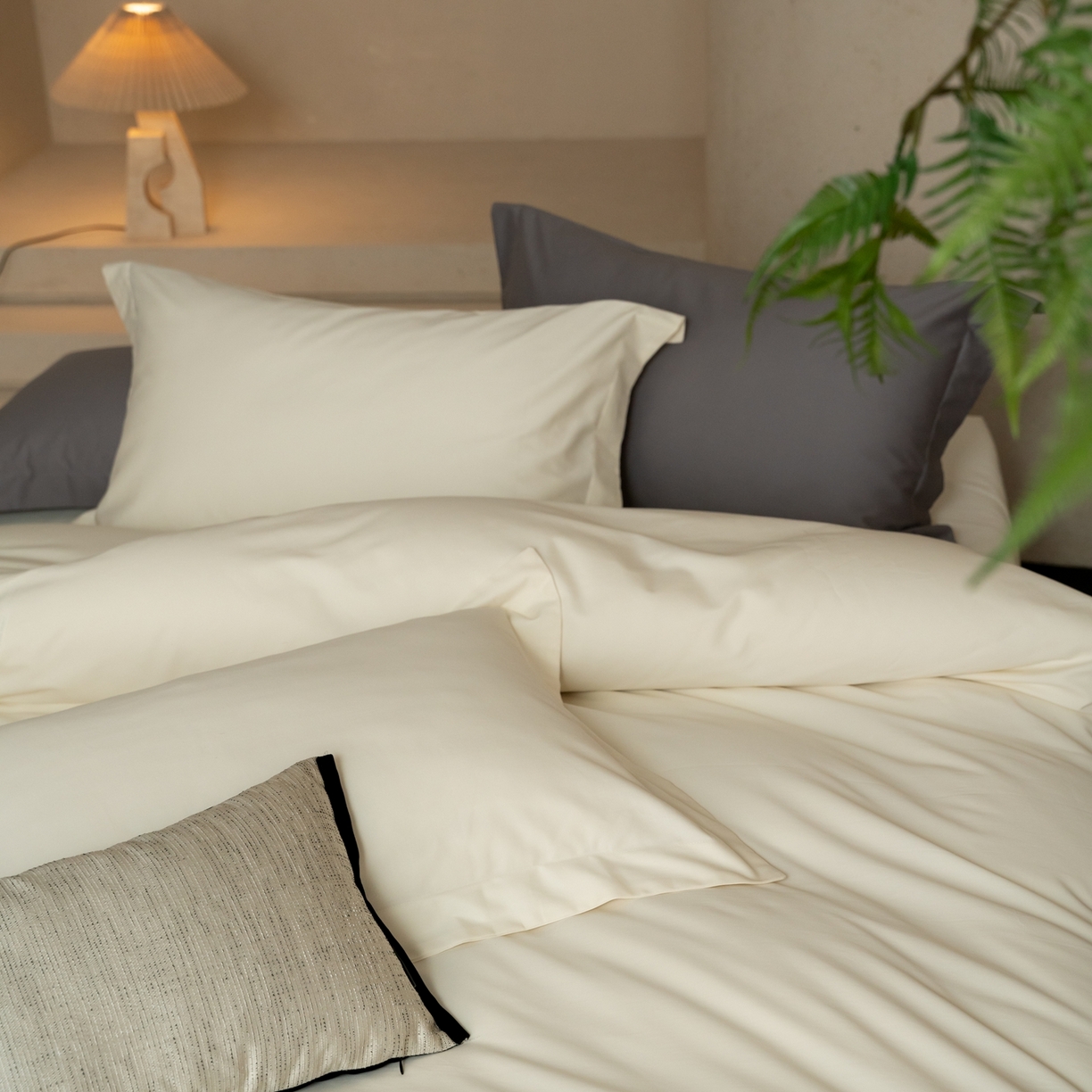 91家纺网 家纺一手货源 找家纺 ONE TWO ONE 121 2025宽边枕陶瓷一字绣磨毛四件套（会员：-10元） 凌波白