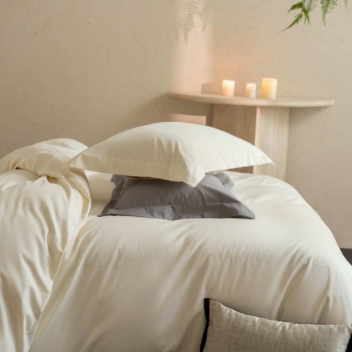 91家纺网 家纺一手货源 找家纺 ONE TWO ONE 121 2025宽边枕陶瓷一字绣磨毛四件套（会员：-10元） 凌波白