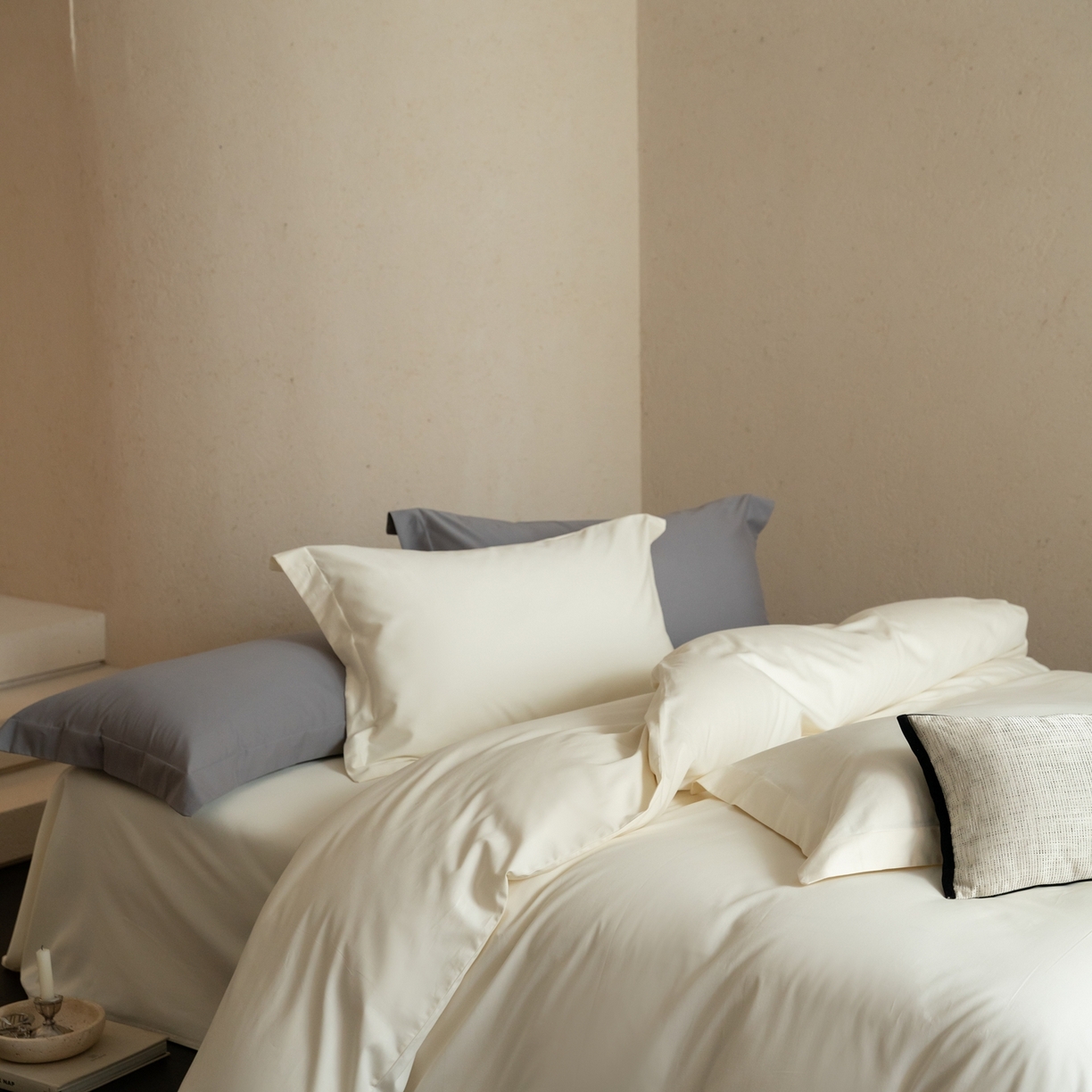 91家纺网 家纺一手货源 找家纺 ONE TWO ONE 121 2025宽边枕陶瓷一字绣磨毛四件套（会员：-10元） 凌波白