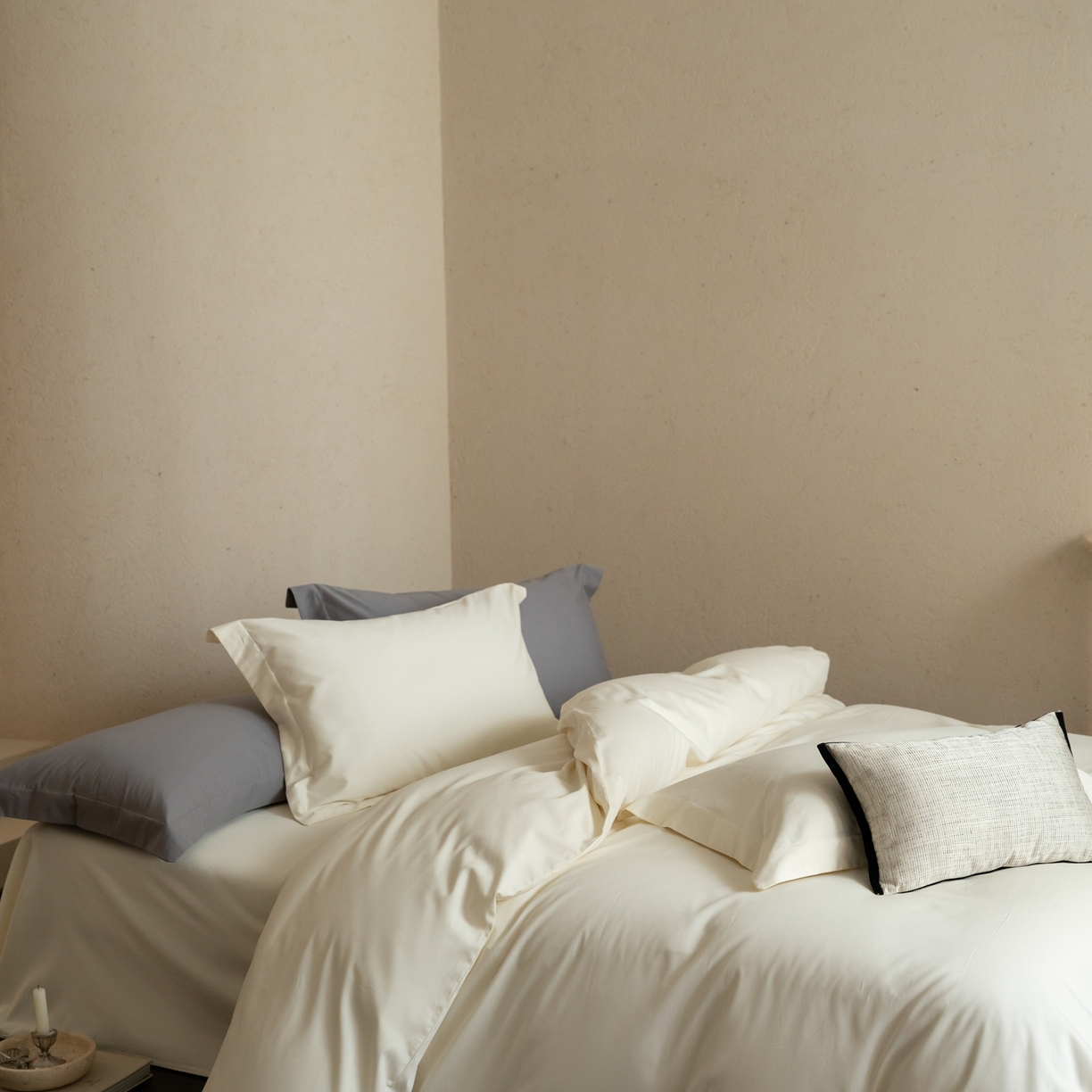 91家纺网 家纺一手货源 找家纺 ONE TWO ONE 121 2025宽边枕陶瓷一字绣磨毛四件套（会员：-10元） 凌波白