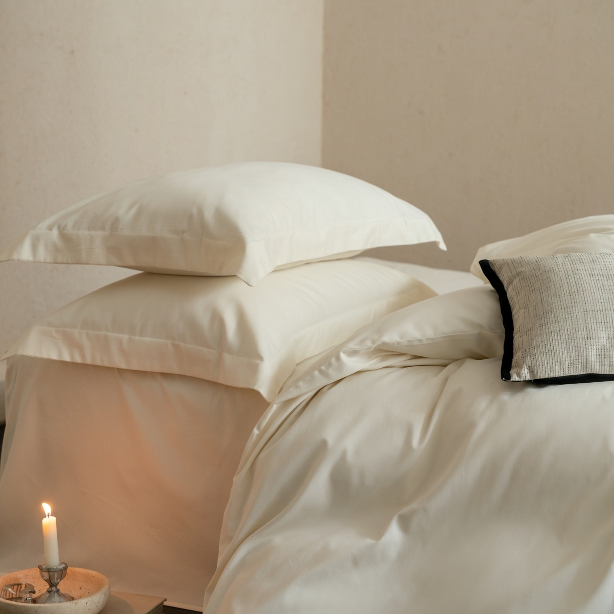 91家纺网 家纺一手货源 找家纺 ONE TWO ONE 121 2025宽边枕陶瓷一字绣磨毛四件套（会员：-10元） 凌波白