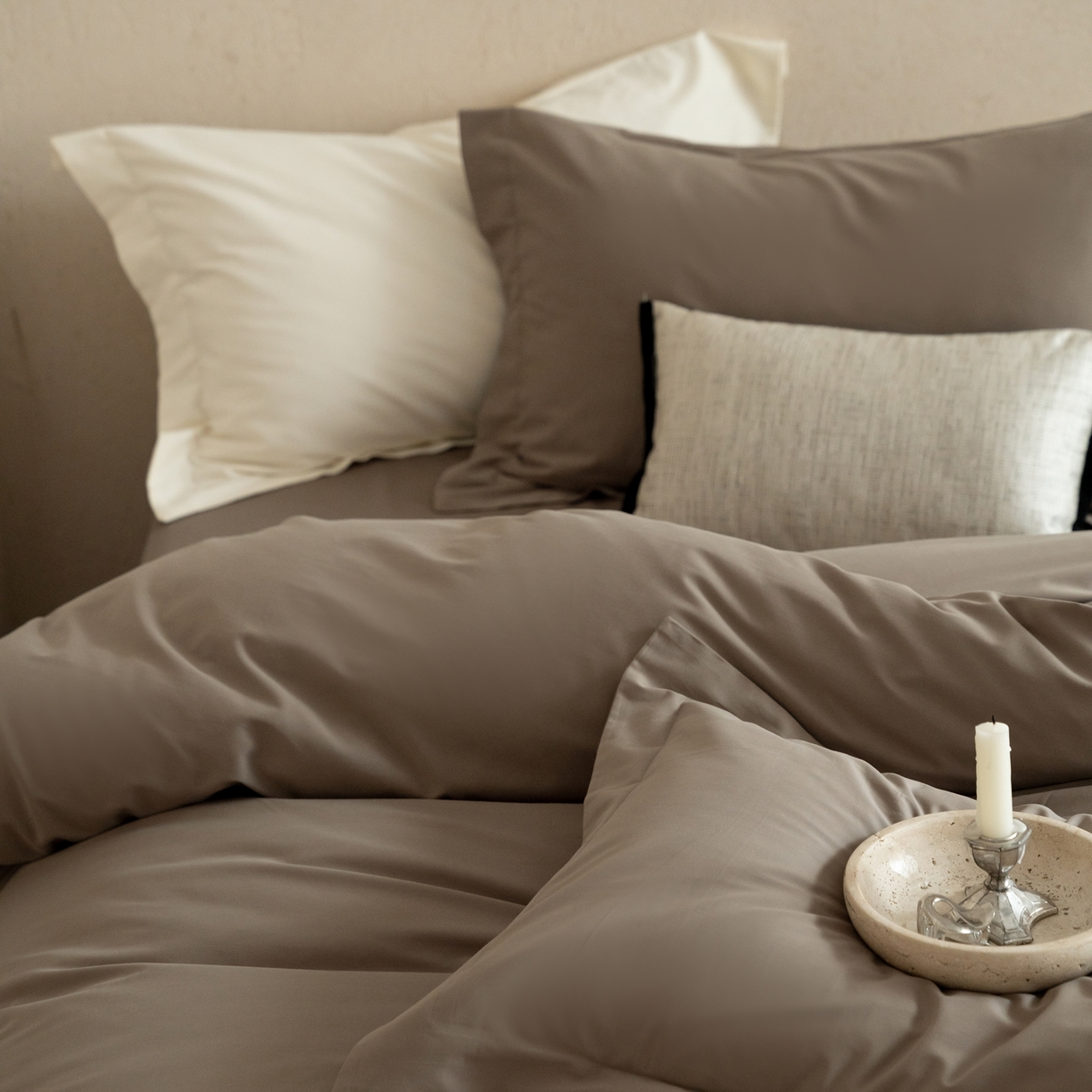 91家纺网 家纺一手货源 找家纺 ONE TWO ONE 121 2025宽边枕陶瓷一字绣磨毛四件套（会员：-10元） 山茶色