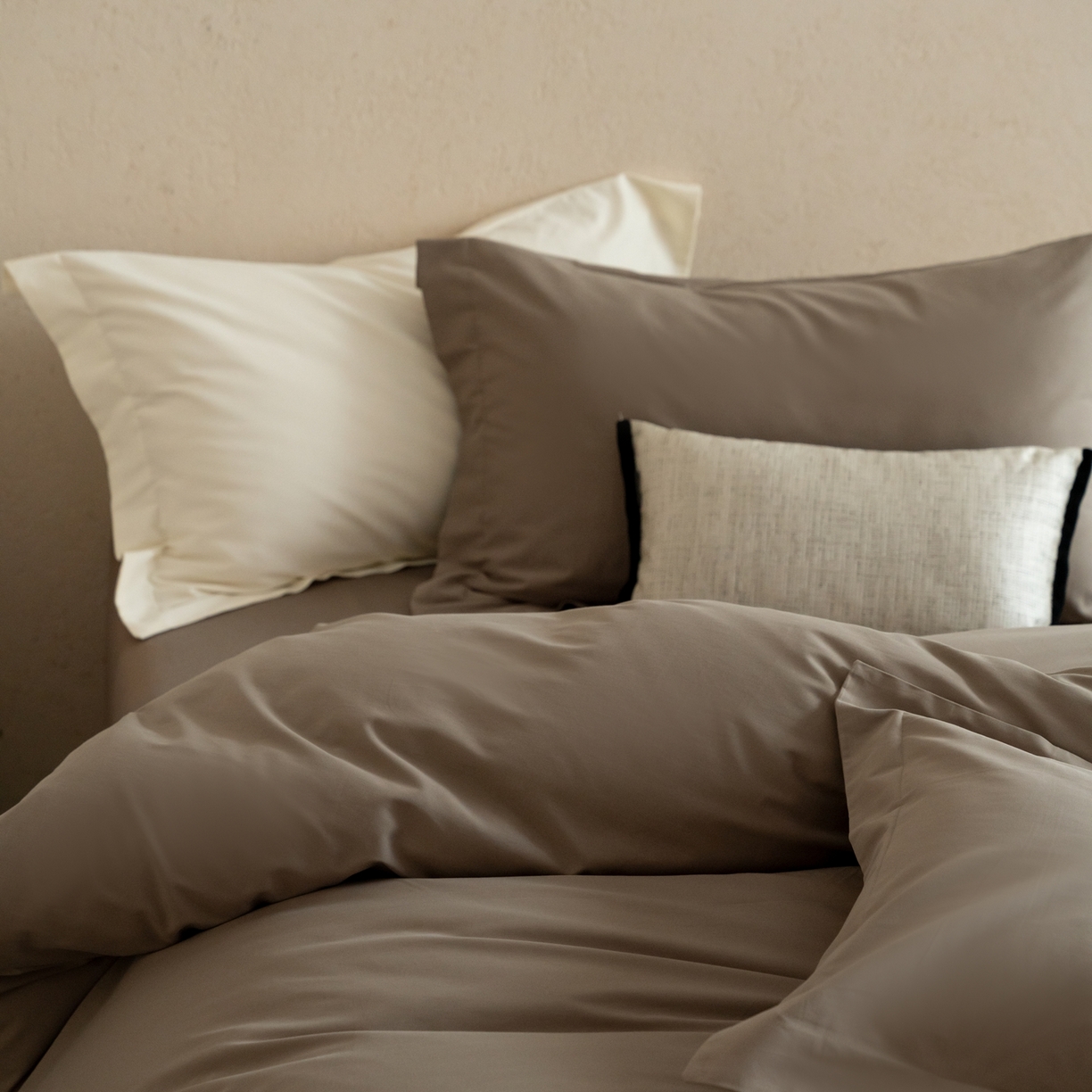 91家纺网 家纺一手货源 找家纺 ONE TWO ONE 121 2025宽边枕陶瓷一字绣磨毛四件套（会员：-10元） 山茶色