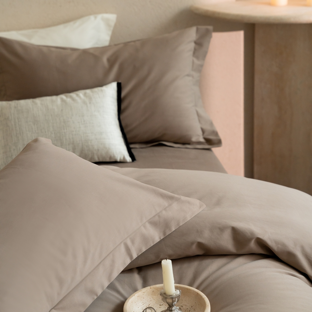 91家纺网 家纺一手货源 找家纺 ONE TWO ONE 121 2025宽边枕陶瓷一字绣磨毛四件套（会员：-10元） 山茶色