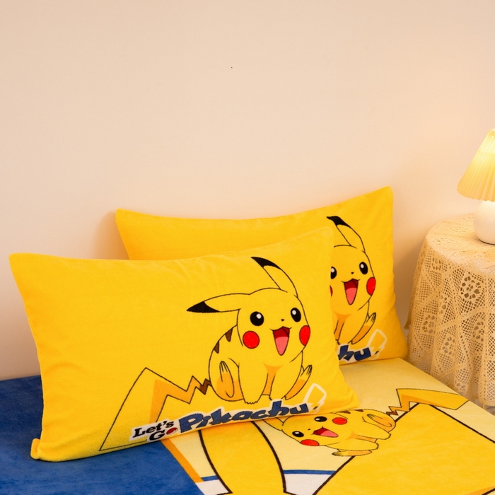 91家纺网 家纺一手货源 找家纺 一电 外贸2025新款卡通珊瑚绒床笠单件床罩冬季加厚牛奶绒床垫保护罩全包床单套 淘气皮卡丘