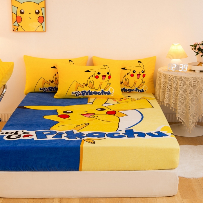 91家纺网 家纺一手货源 找家纺 一电 外贸2025新款卡通珊瑚绒床笠单件床罩冬季加厚牛奶绒床垫保护罩全包床单套 淘气皮卡丘