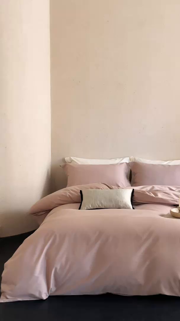 91家纺网 家纺一手货源 找家纺 ONE TWO ONE 121 2025宽边枕陶瓷一字绣磨毛四件套（会员：-10元） 弗洛粉