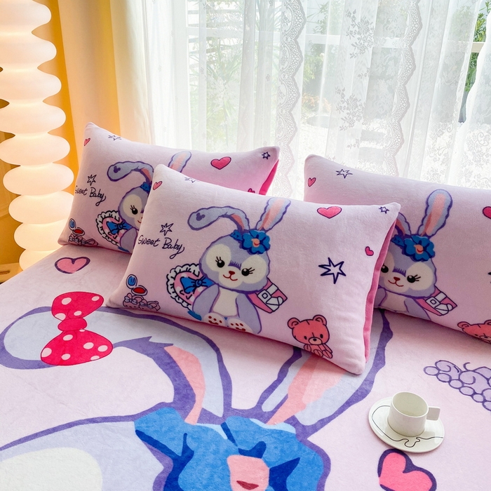 91家纺网 家纺一手货源 找家纺 一电 外贸2025新款卡通珊瑚绒床笠单件床罩冬季加厚牛奶绒床垫保护罩全包床单套 冰冰星黛露