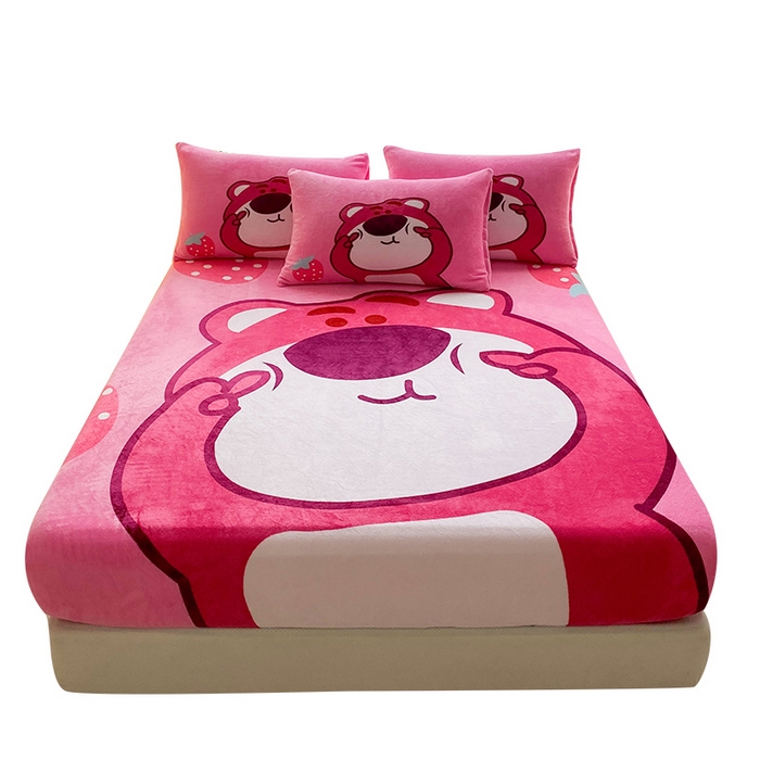 91家纺网 家纺一手货源 找家纺 一电 外贸2025新款卡通珊瑚绒床笠单件床罩冬季加厚牛奶绒床垫保护罩全包床单套 草莓大雄