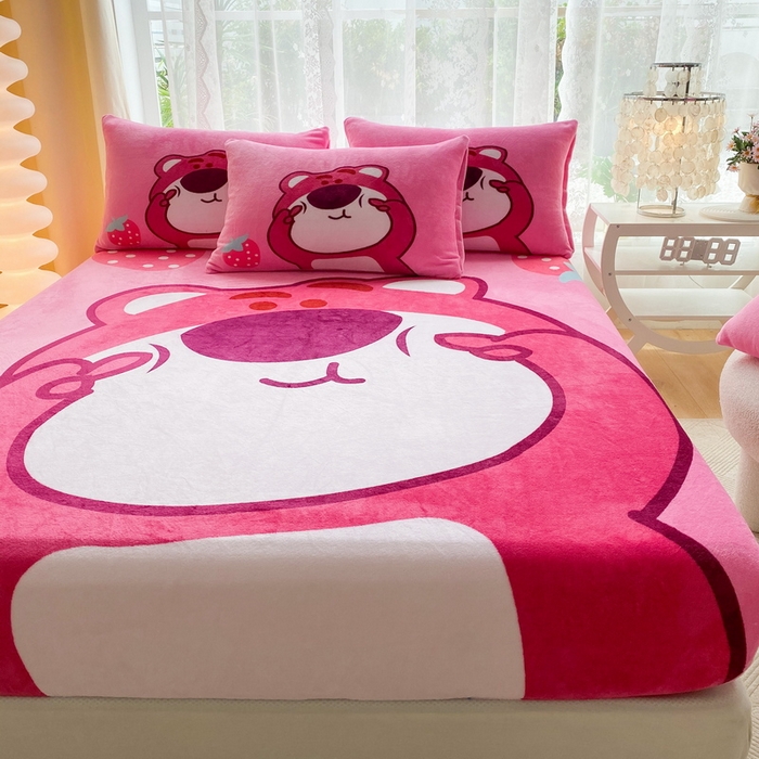 91家纺网 家纺一手货源 找家纺 一电 外贸2025新款卡通珊瑚绒床笠单件床罩冬季加厚牛奶绒床垫保护罩全包床单套 草莓大雄