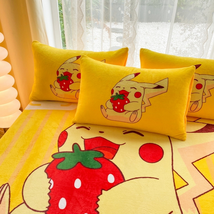 91家纺网 家纺一手货源 找家纺 一电 外贸2025新款卡通珊瑚绒床笠单件床罩冬季加厚牛奶绒床垫保护罩全包床单套 草莓皮卡丘