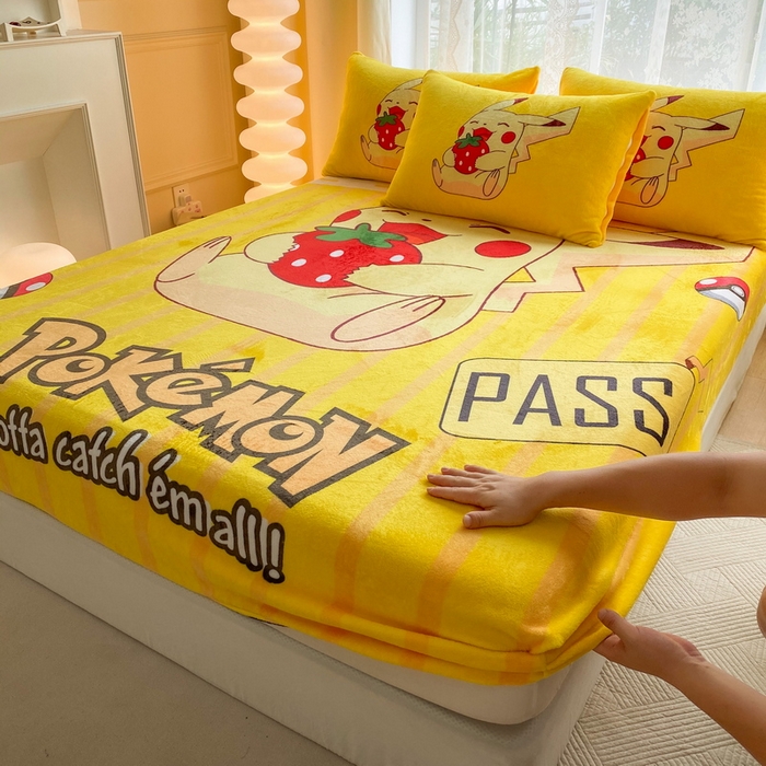 91家纺网 家纺一手货源 找家纺 一电 外贸2025新款卡通珊瑚绒床笠单件床罩冬季加厚牛奶绒床垫保护罩全包床单套 草莓皮卡丘
