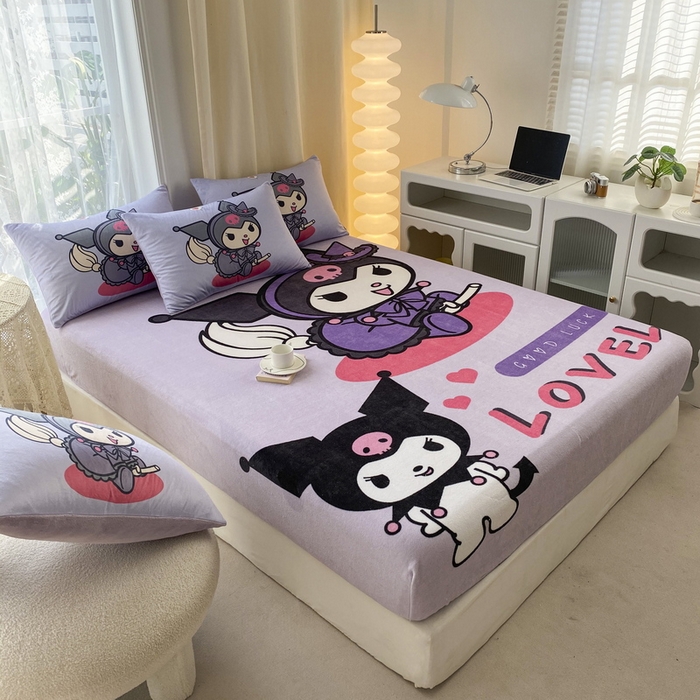 91家纺网 家纺一手货源 找家纺 一电 外贸2025新款卡通珊瑚绒床笠单件床罩冬季加厚牛奶绒床垫保护罩全包床单套 可爱库洛米