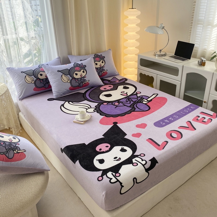 91家纺网 家纺一手货源 找家纺 一电 外贸2025新款卡通珊瑚绒床笠单件床罩冬季加厚牛奶绒床垫保护罩全包床单套 可爱库洛米
