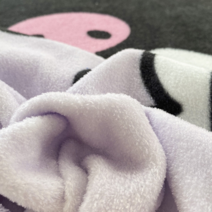 91家纺网 家纺一手货源 找家纺 一电 外贸2025新款卡通珊瑚绒床笠单件床罩冬季加厚牛奶绒床垫保护罩全包床单套 可爱库洛米