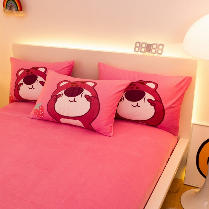 91家纺网 家纺一手货源 找家纺 一电 2025外贸跨境电商儿童卡通床上四件套亲肤牛奶绒学生三件床单被套加大珊瑚宝宝卡通 草莓大雄