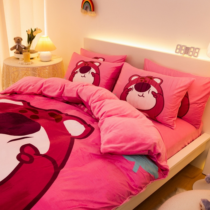 91家纺网 家纺一手货源 找家纺 一电 2025外贸跨境电商儿童卡通床上四件套亲肤牛奶绒学生三件床单被套加大珊瑚宝宝卡通 草莓大雄
