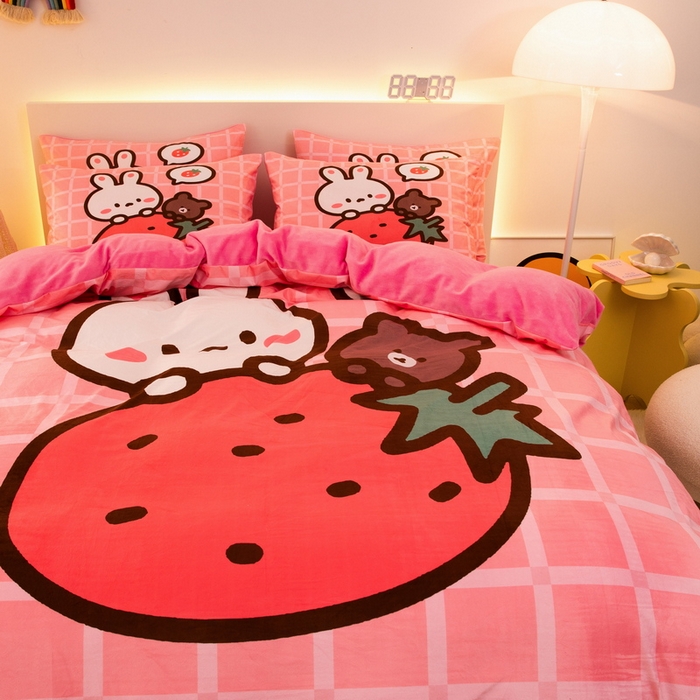 91家纺网 家纺一手货源 找家纺 一电 2025外贸跨境电商儿童卡通床上四件套亲肤牛奶绒学生三件床单被套加大珊瑚宝宝卡通单被套 草莓动物