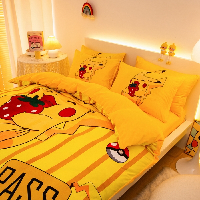 91家纺网 家纺一手货源 找家纺 一电 2025外贸跨境电商儿童卡通床上四件套亲肤牛奶绒学生三件床单被套加大珊瑚宝宝卡通单被套 草莓皮卡丘