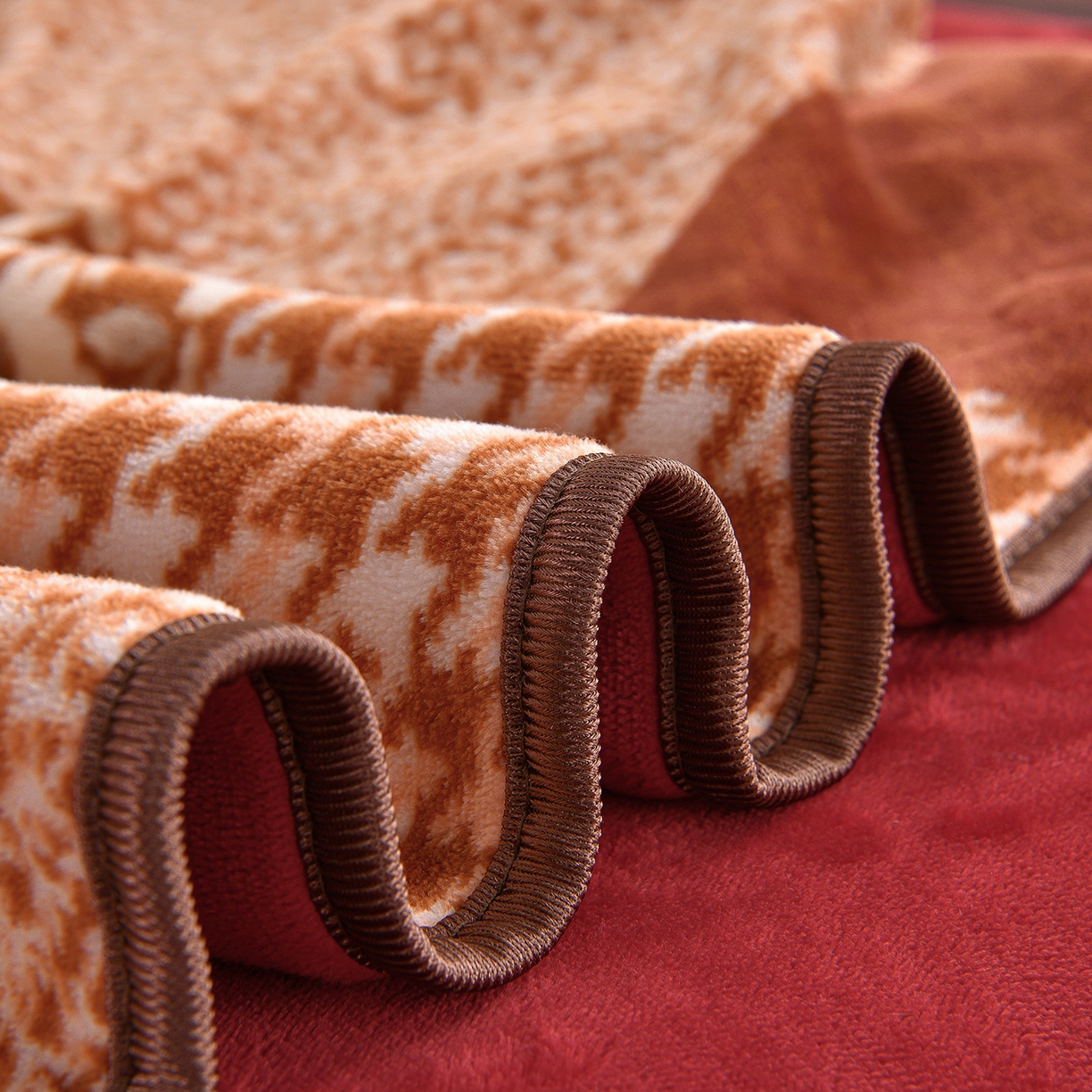 91家纺网 家纺一手货源 找家纺 赛丽雅 2025新款牛奶绒床裙四件套8-9斤法莱绒直播爆款日产2万套 布拉格