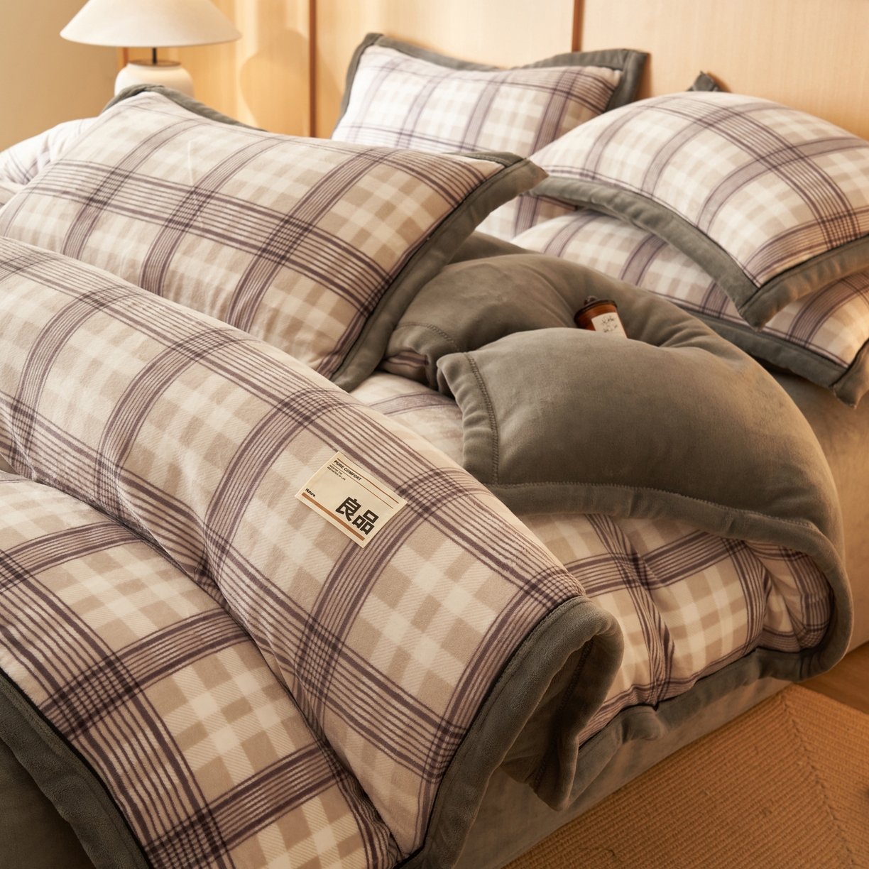 寐绸家纺 2025秋冬新款牛奶绒无印风四件套 无印风四件套-洛卡灰格