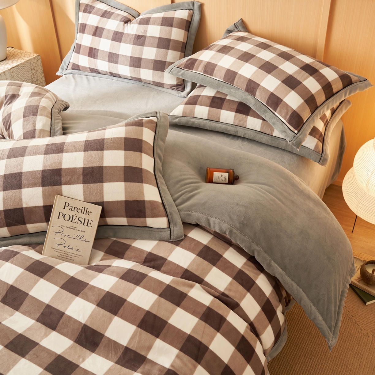 91家纺网 家纺一手货源 找家纺 寐绸家纺 2025秋冬新款牛奶绒无印风四件套 无印风四件套-大灰格