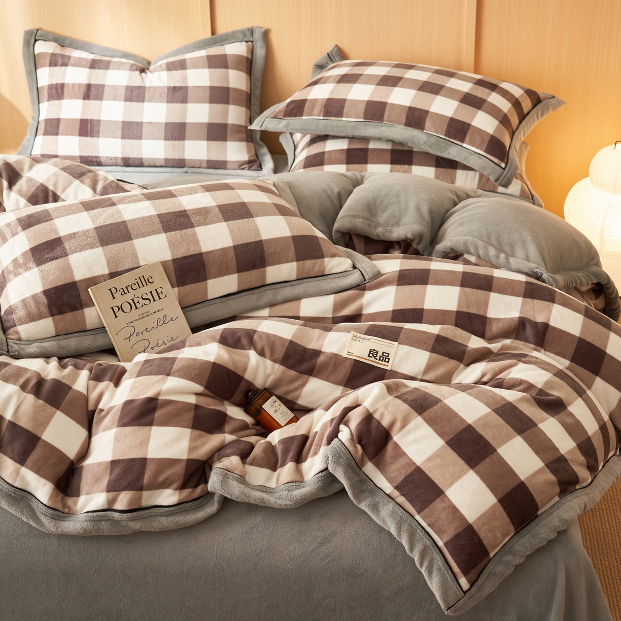 91家纺网 家纺一手货源 找家纺 寐绸家纺 2025秋冬新款牛奶绒无印风四件套 无印风四件套-大灰格