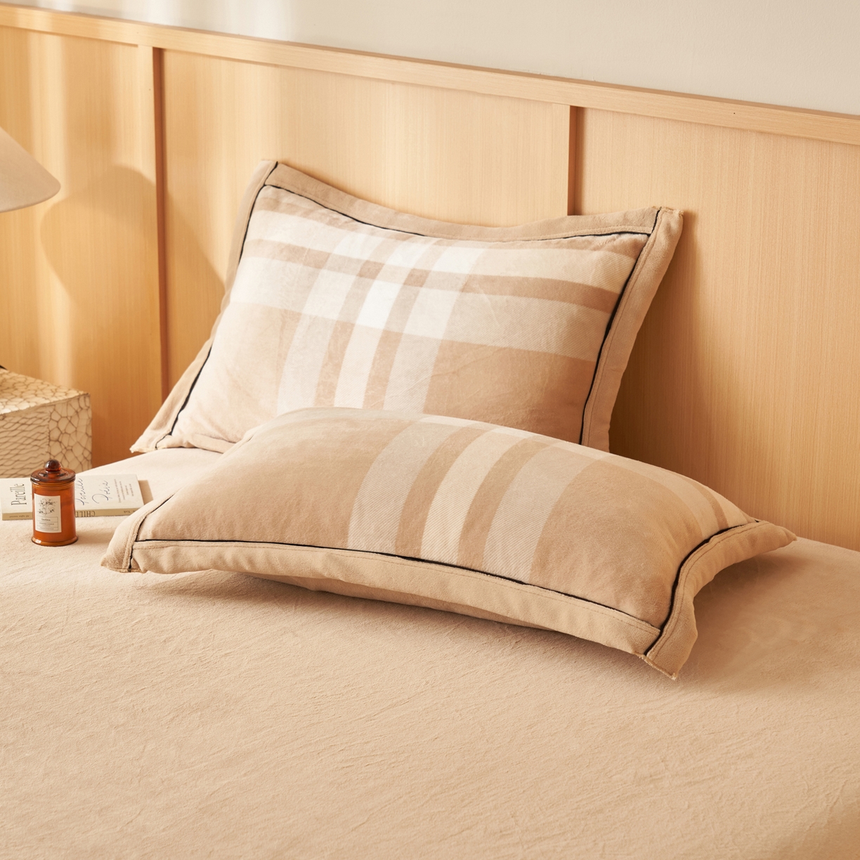 91家纺网 家纺一手货源 找家纺 寐绸家纺 2025秋冬新款牛奶绒无印风四件套 无印风四件套-大咖格