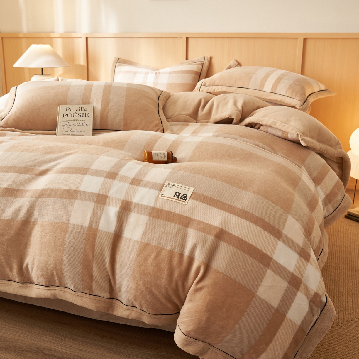 91家纺网 家纺一手货源 找家纺 寐绸家纺 2025秋冬新款牛奶绒无印风四件套 无印风四件套-大咖格