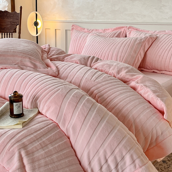 91家纺网 家纺一手货源 找家纺 （总）优色良品家纺 2025新款秋冬加厚保暖240克烯金臻暖绒烂花四件套-设计师款