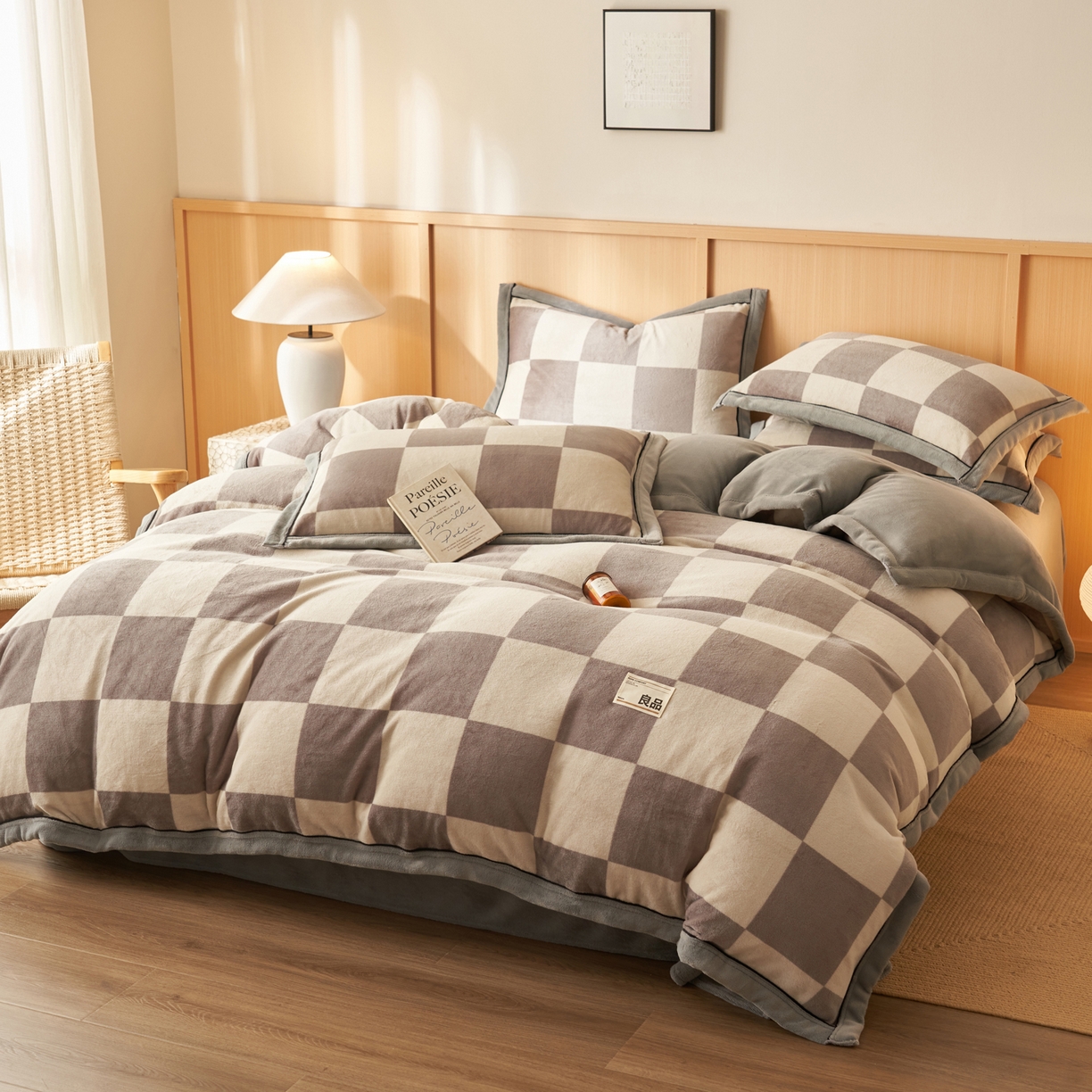 91家纺网 家纺一手货源 找家纺 寐绸家纺 2025秋冬新款牛奶绒无印风四件套 无印风四件套-灰白格