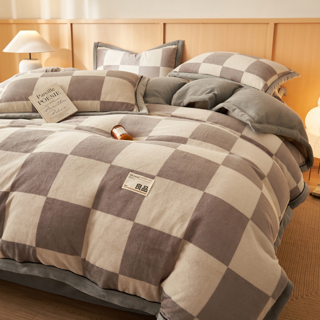 91家纺网 家纺一手货源 找家纺 寐绸家纺 2025秋冬新款牛奶绒无印风四件套 无印风四件套-灰白格