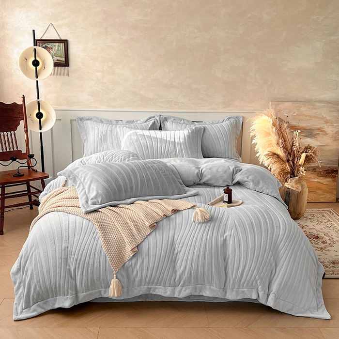 91家纺网 家纺一手货源 找家纺 （总）优色良品家纺 2025新款秋冬加厚保暖240克烯金臻暖绒烂花四件套-设计师款