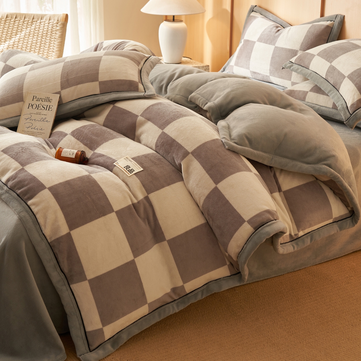 91家纺网 家纺一手货源 找家纺 寐绸家纺 2025秋冬新款牛奶绒无印风四件套 无印风四件套-灰白格