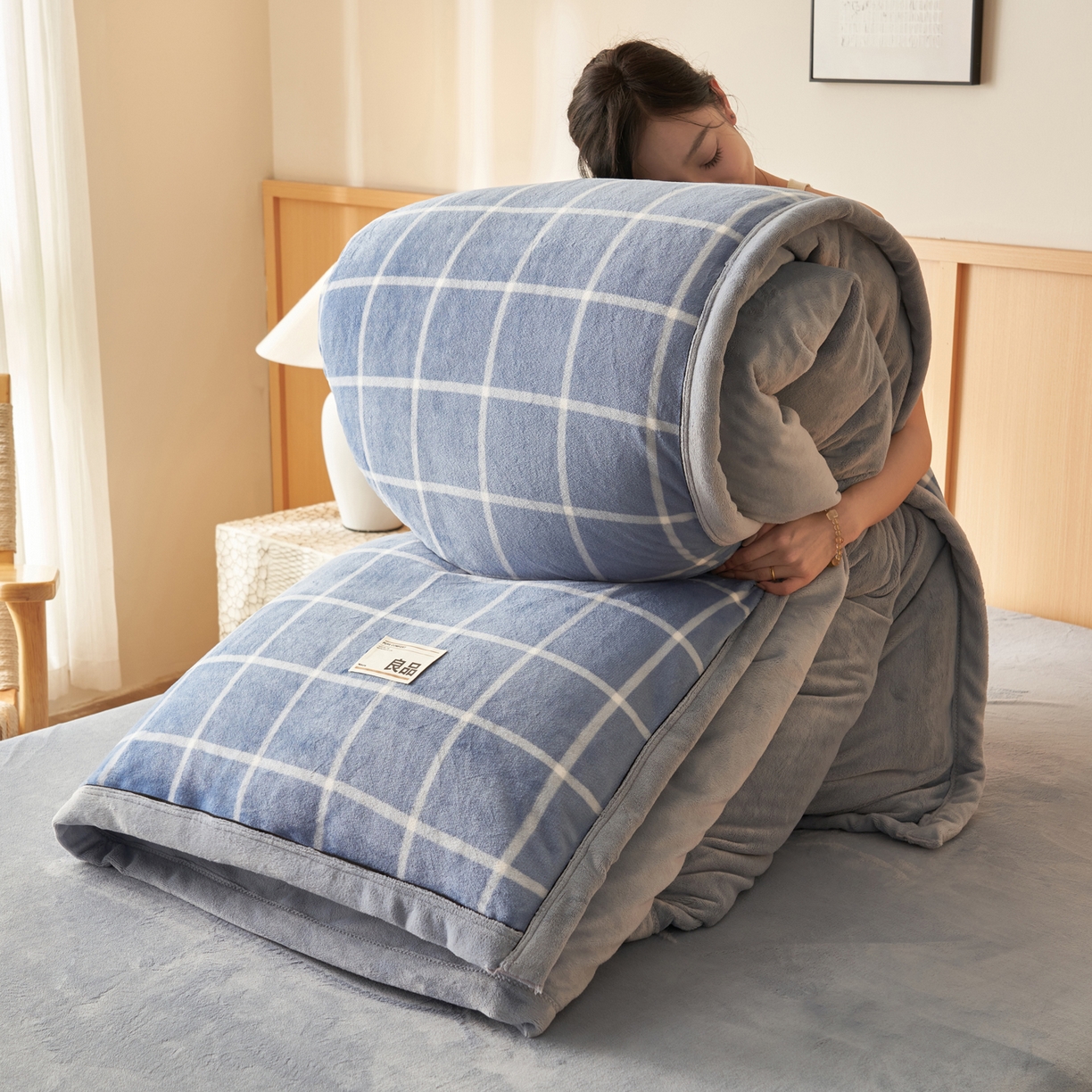 91家纺网 家纺一手货源 找家纺 寐绸家纺 2025秋冬新款牛奶绒无印风四件套 无印风四件套-蓝调格