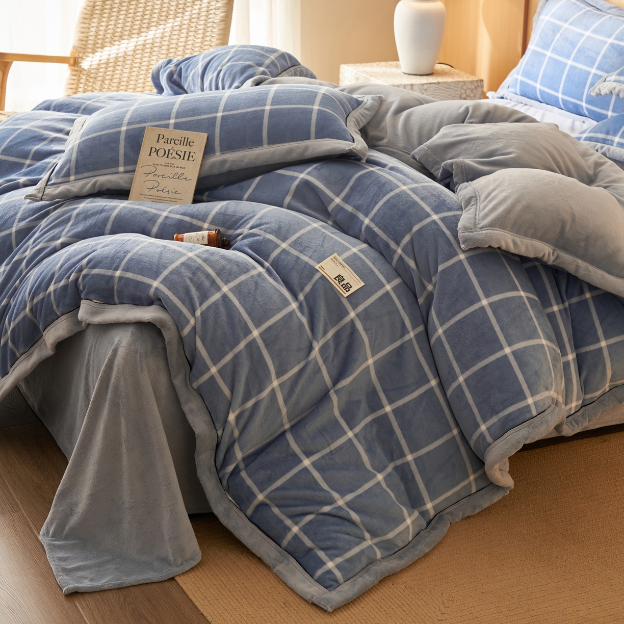 91家纺网 家纺一手货源 找家纺 寐绸家纺 2025秋冬新款牛奶绒无印风四件套 无印风四件套-蓝调格