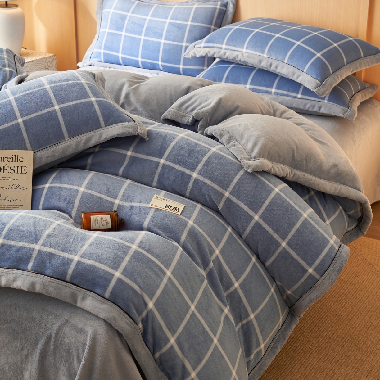 91家纺网 家纺一手货源 找家纺 寐绸家纺 2025秋冬新款牛奶绒无印风四件套 无印风四件套-蓝调格