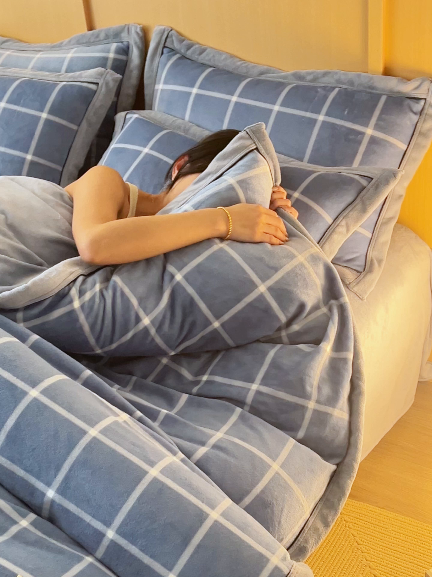 91家纺网 家纺一手货源 找家纺 寐绸家纺 2025秋冬新款牛奶绒无印风四件套 无印风四件套-蓝调格