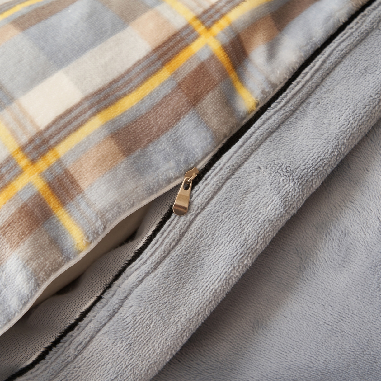 91家纺网 家纺一手货源 找家纺 寐绸家纺 2025秋冬新款牛奶绒无印风四件套 无印风四件套-莫妮卡