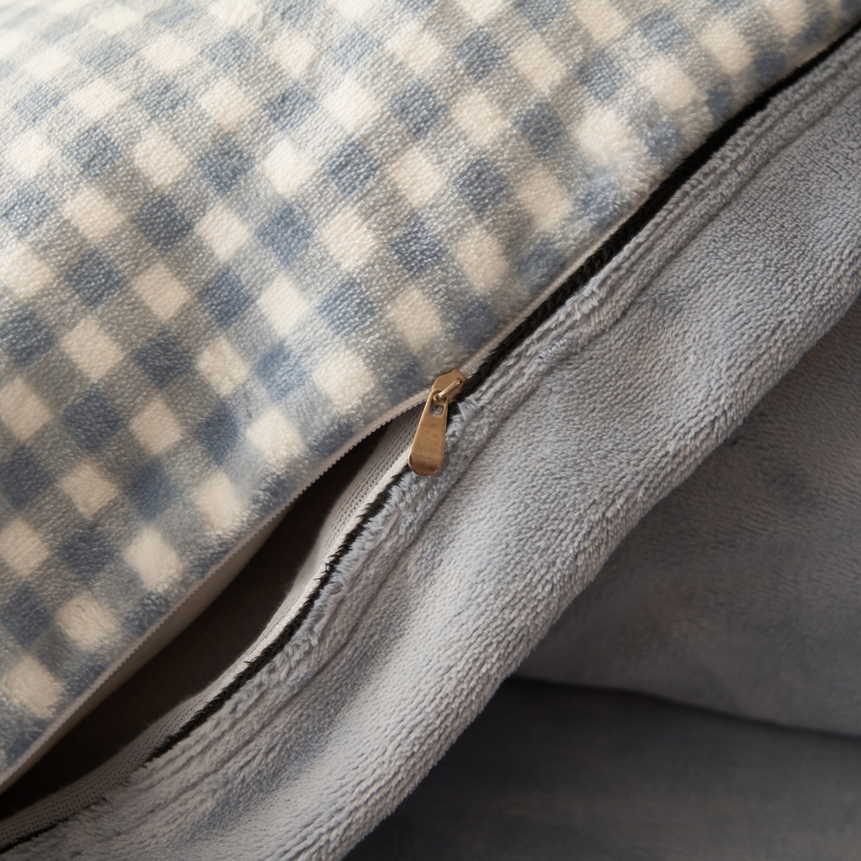 91家纺网 家纺一手货源 找家纺 寐绸家纺 2025秋冬新款牛奶绒无印风四件套 无印风四件套-天蓝小格