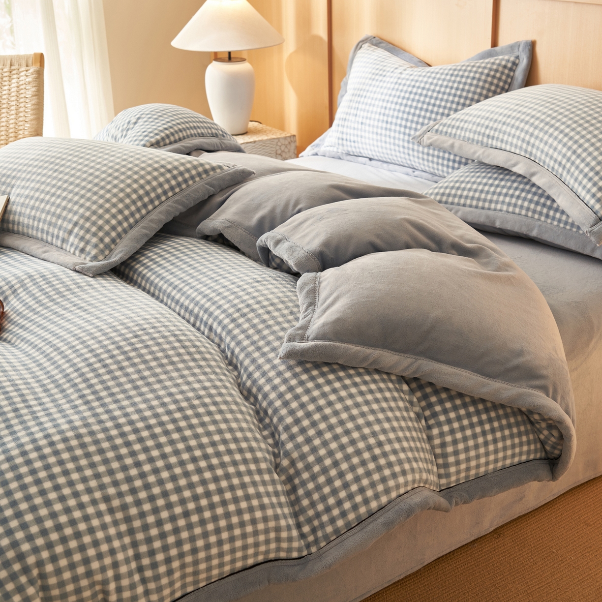 91家纺网 家纺一手货源 找家纺 寐绸家纺 2025秋冬新款牛奶绒无印风四件套 无印风四件套-天蓝小格