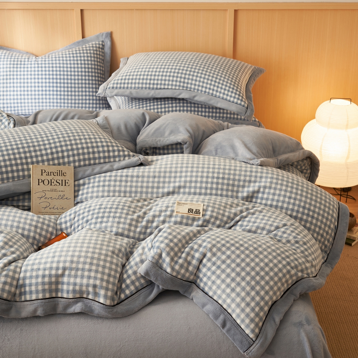 91家纺网 家纺一手货源 找家纺 寐绸家纺 2025秋冬新款牛奶绒无印风四件套 无印风四件套-天蓝小格