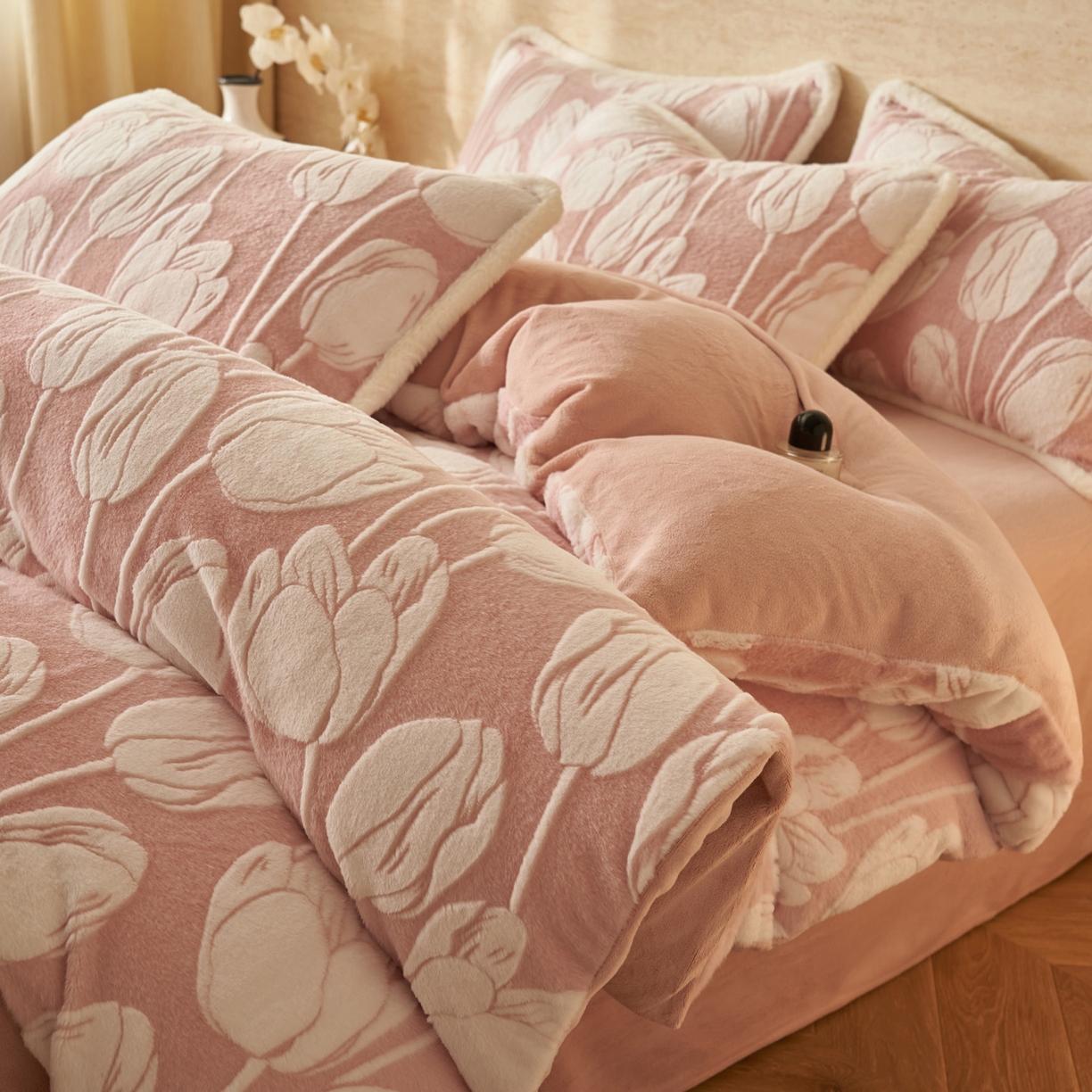 91家纺网 家纺一手货源 找家纺 （总）寐绸家纺 2025秋冬新款350g兔毛雕花牛奶绒四件套