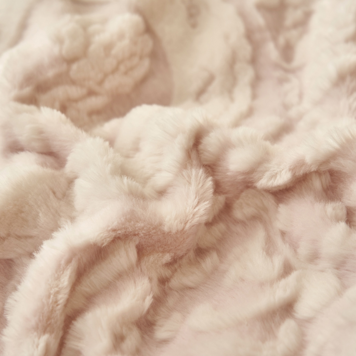 91家纺网 家纺一手货源 找家纺 寐绸家纺 2025秋冬新款350g兔毛雕花牛奶绒四件套 花语