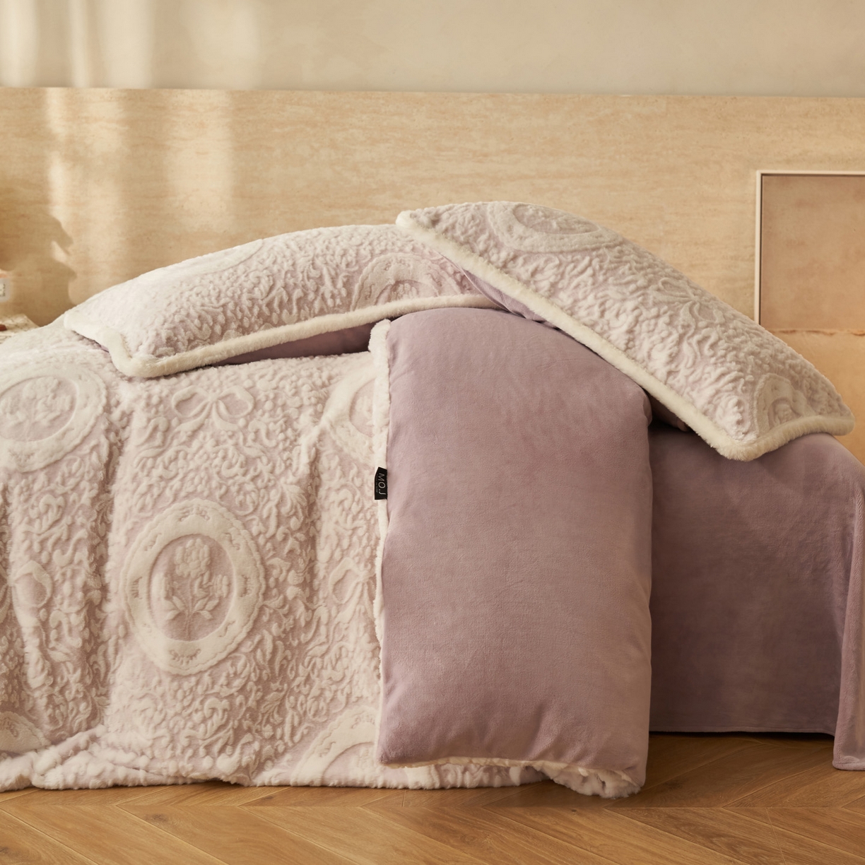 91家纺网 家纺一手货源 找家纺 寐绸家纺 2025秋冬新款350g兔毛雕花牛奶绒四件套 花语