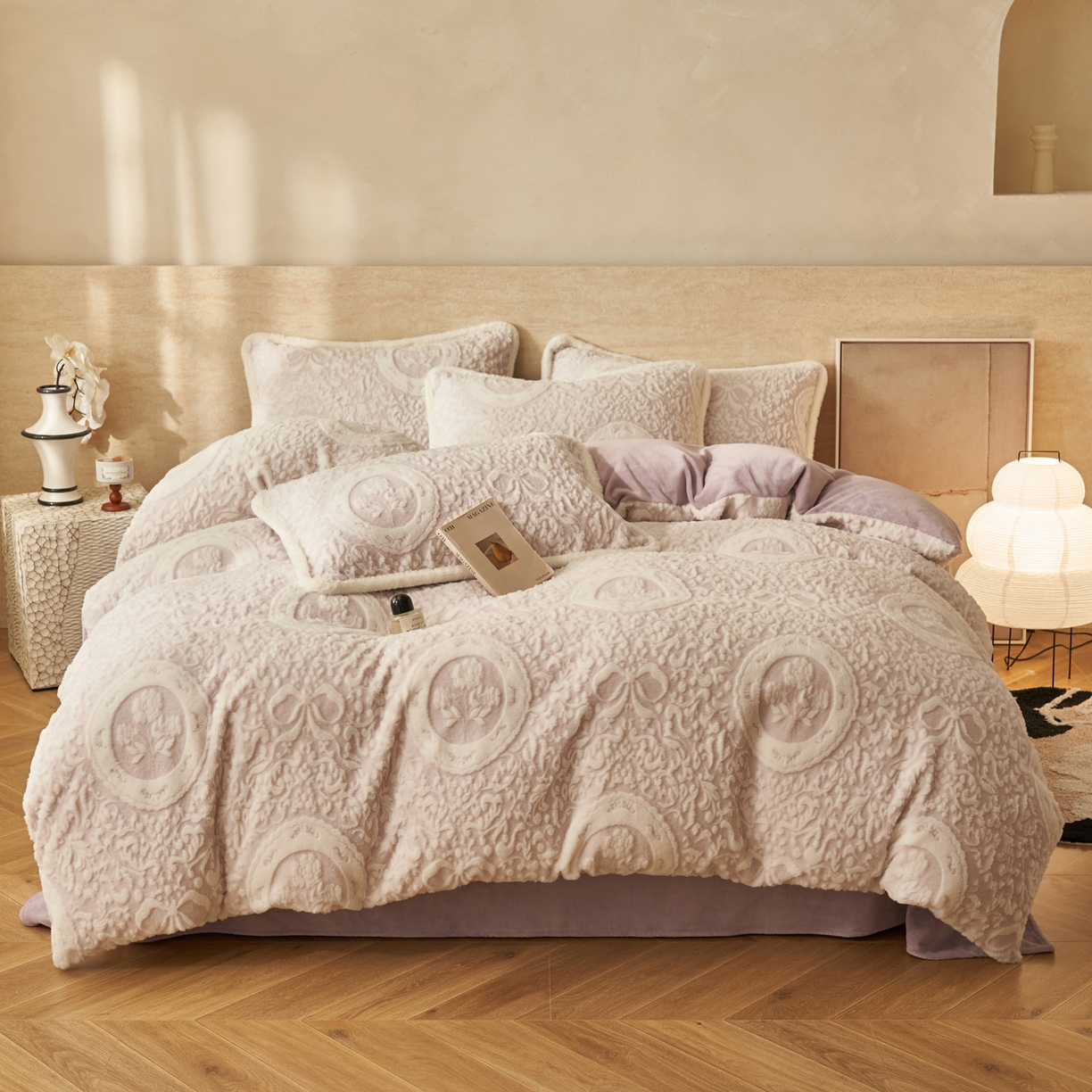 91家纺网 家纺一手货源 找家纺 寐绸家纺 2025秋冬新款350g兔毛雕花牛奶绒四件套 花语