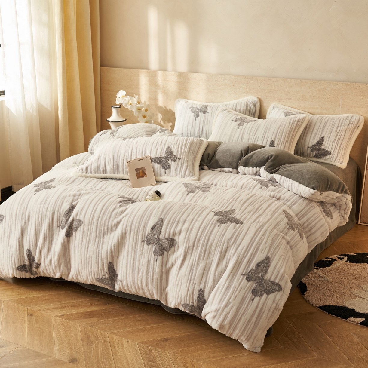 91家纺网 家纺一手货源 找家纺 寐绸家纺 2025秋冬新款350g兔毛雕花牛奶绒四件套 爱意浓浓