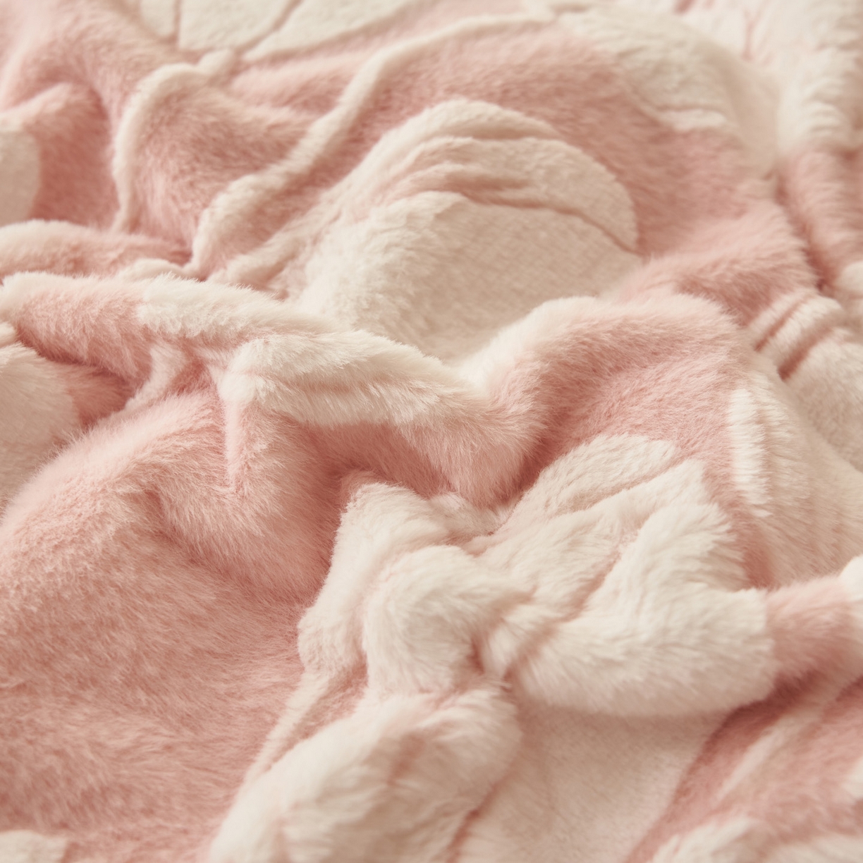 91家纺网 家纺一手货源 找家纺 寐绸家纺 2025秋冬新款350g兔毛雕花牛奶绒四件套 百合