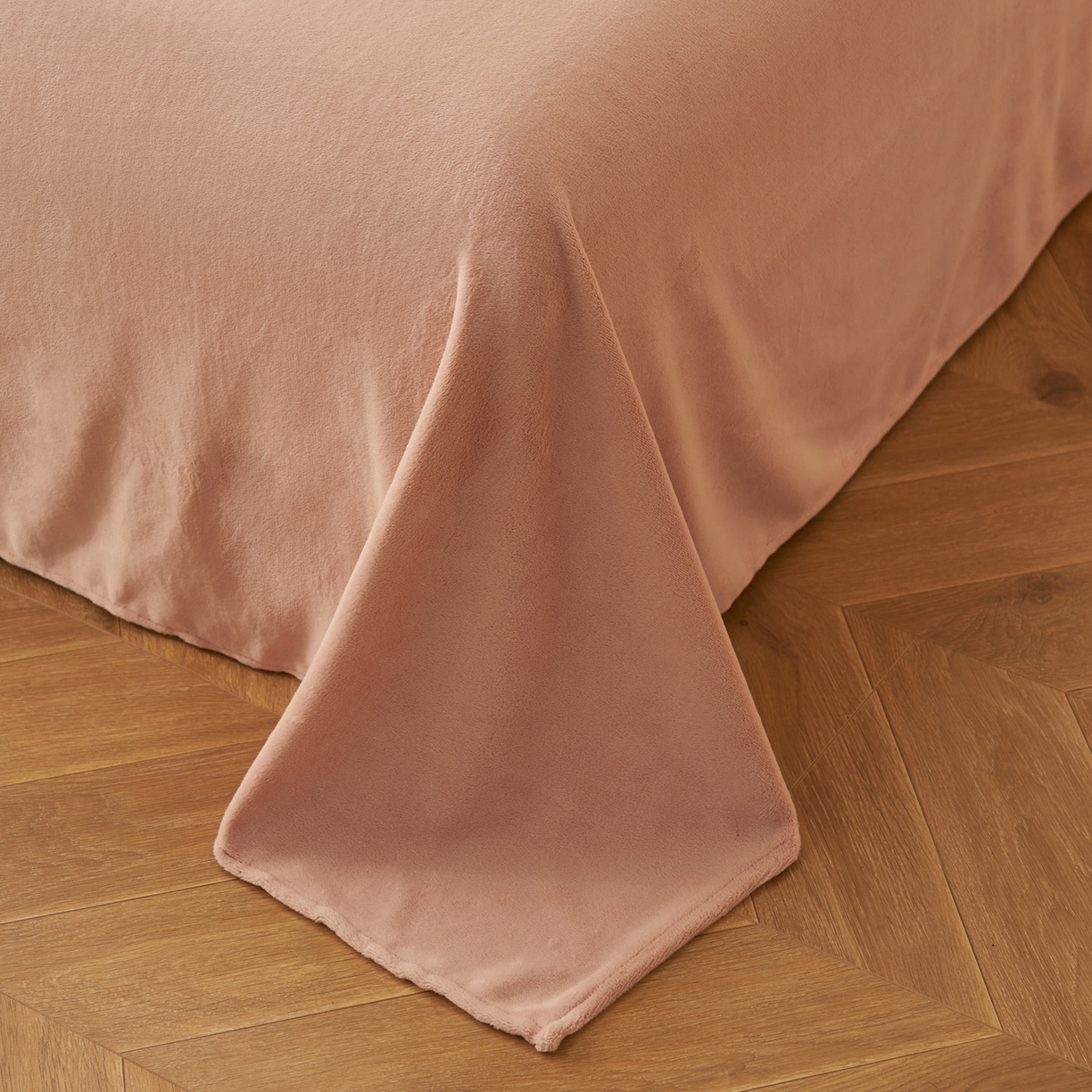 91家纺网 家纺一手货源 找家纺 寐绸家纺 2025秋冬新款350g兔毛雕花牛奶绒四件套 百合