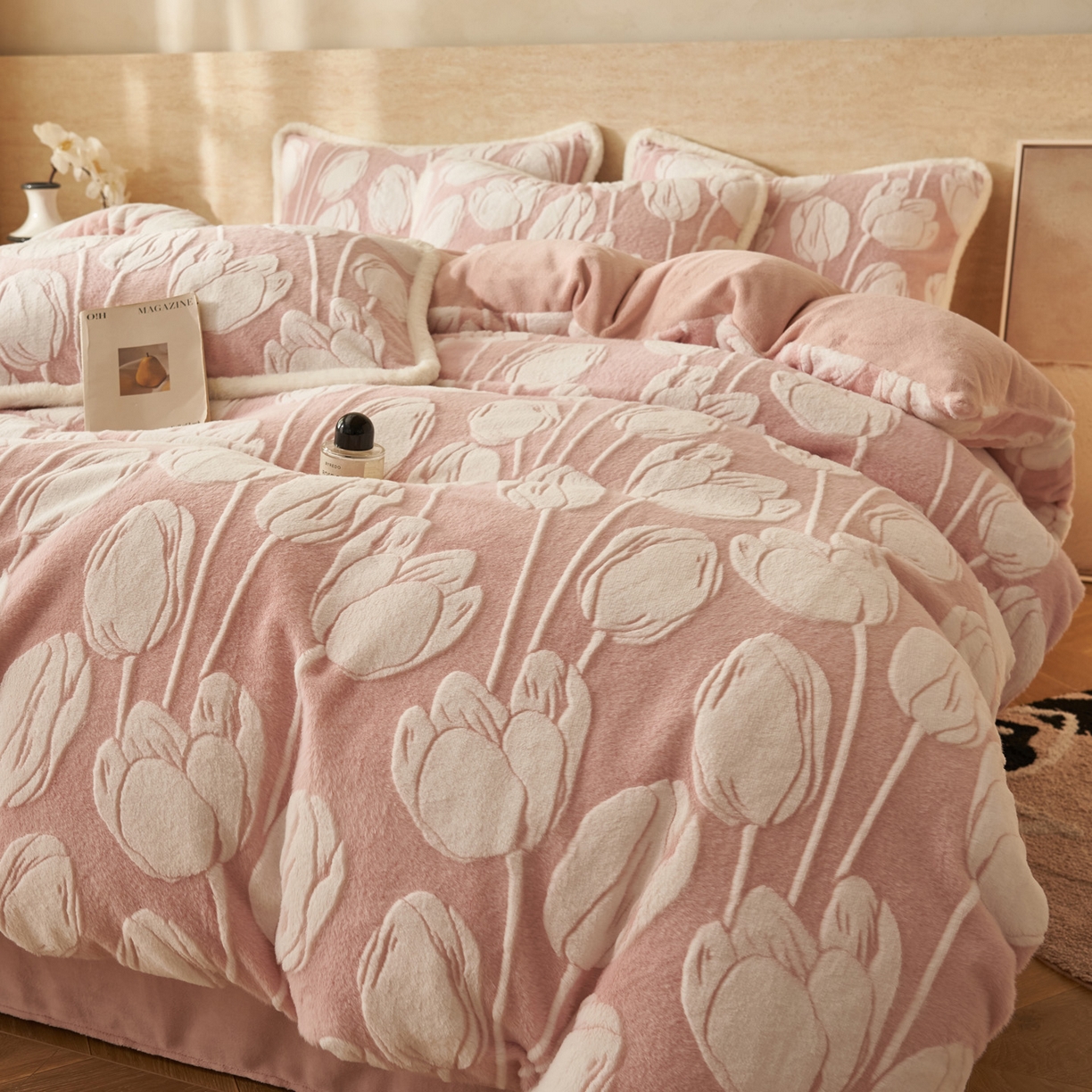 91家纺网 家纺一手货源 找家纺 寐绸家纺 2025秋冬新款350g兔毛雕花牛奶绒四件套 百合